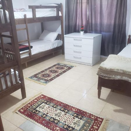 Hostel Split Rock 地拉那 外观 照片