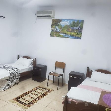Hostel Split Rock 地拉那 外观 照片