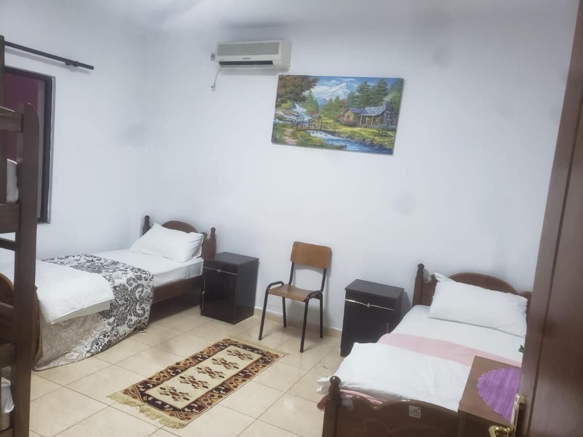 Hostel Split Rock 地拉那 外观 照片