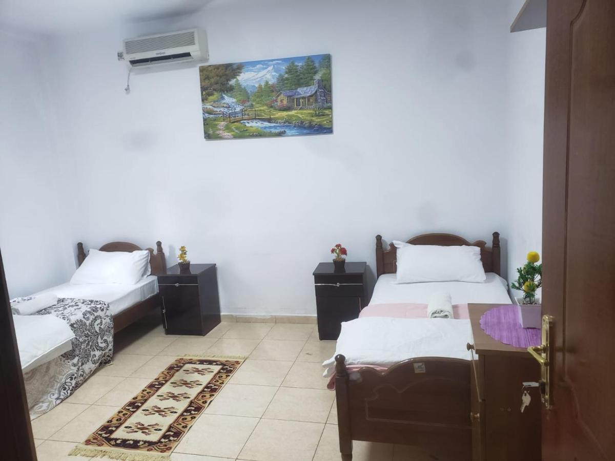 Hostel Split Rock 地拉那 外观 照片