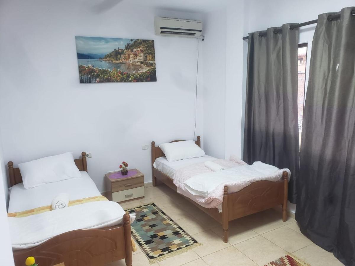 Hostel Split Rock 地拉那 外观 照片