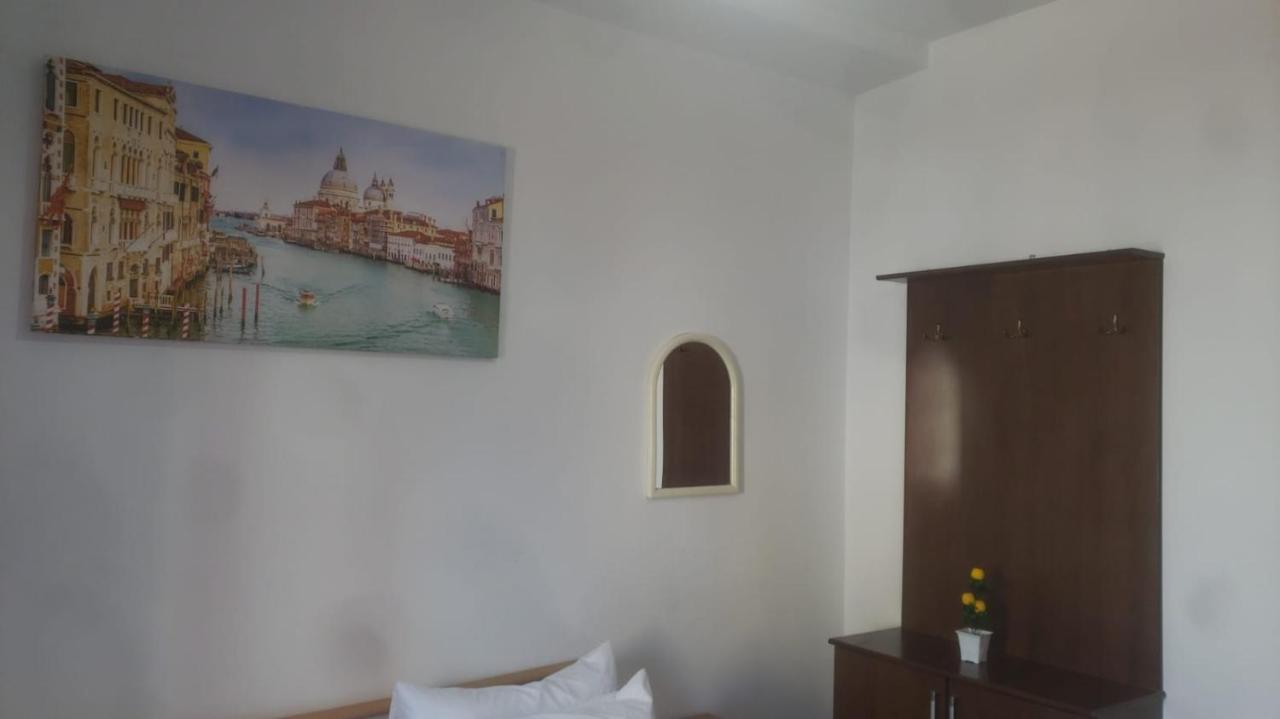 Hostel Split Rock 地拉那 外观 照片
