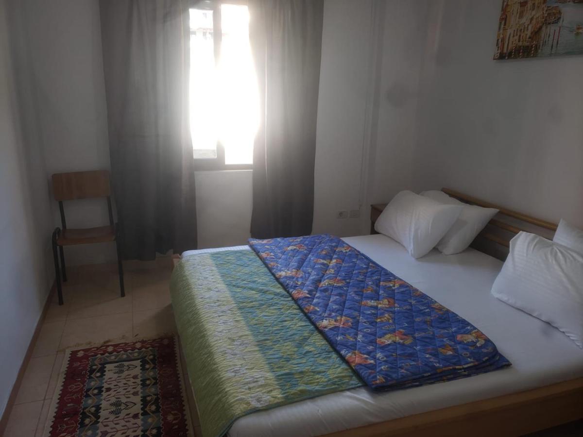 Hostel Split Rock 地拉那 外观 照片