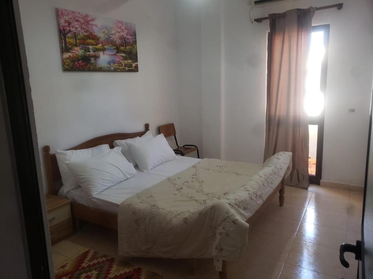 Hostel Split Rock 地拉那 外观 照片