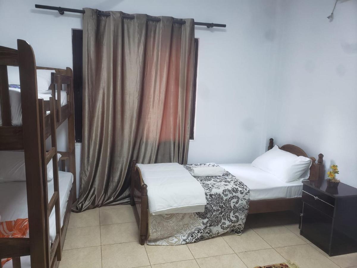 Hostel Split Rock 地拉那 外观 照片