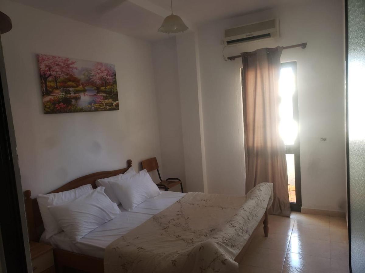 Hostel Split Rock 地拉那 外观 照片