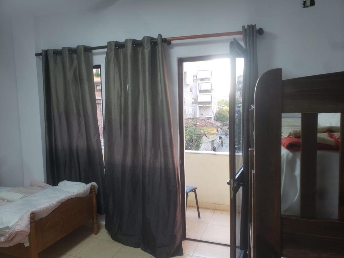 Hostel Split Rock 地拉那 外观 照片