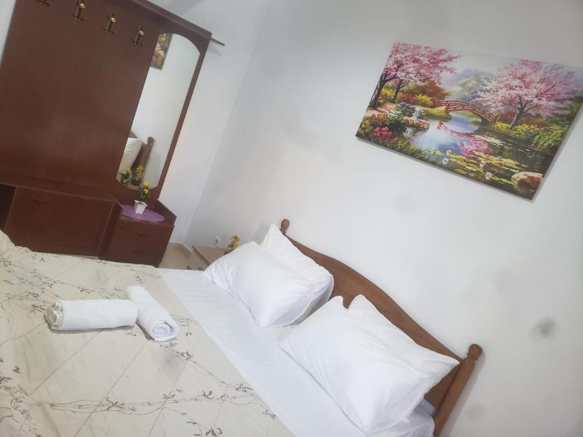 Hostel Split Rock 地拉那 外观 照片
