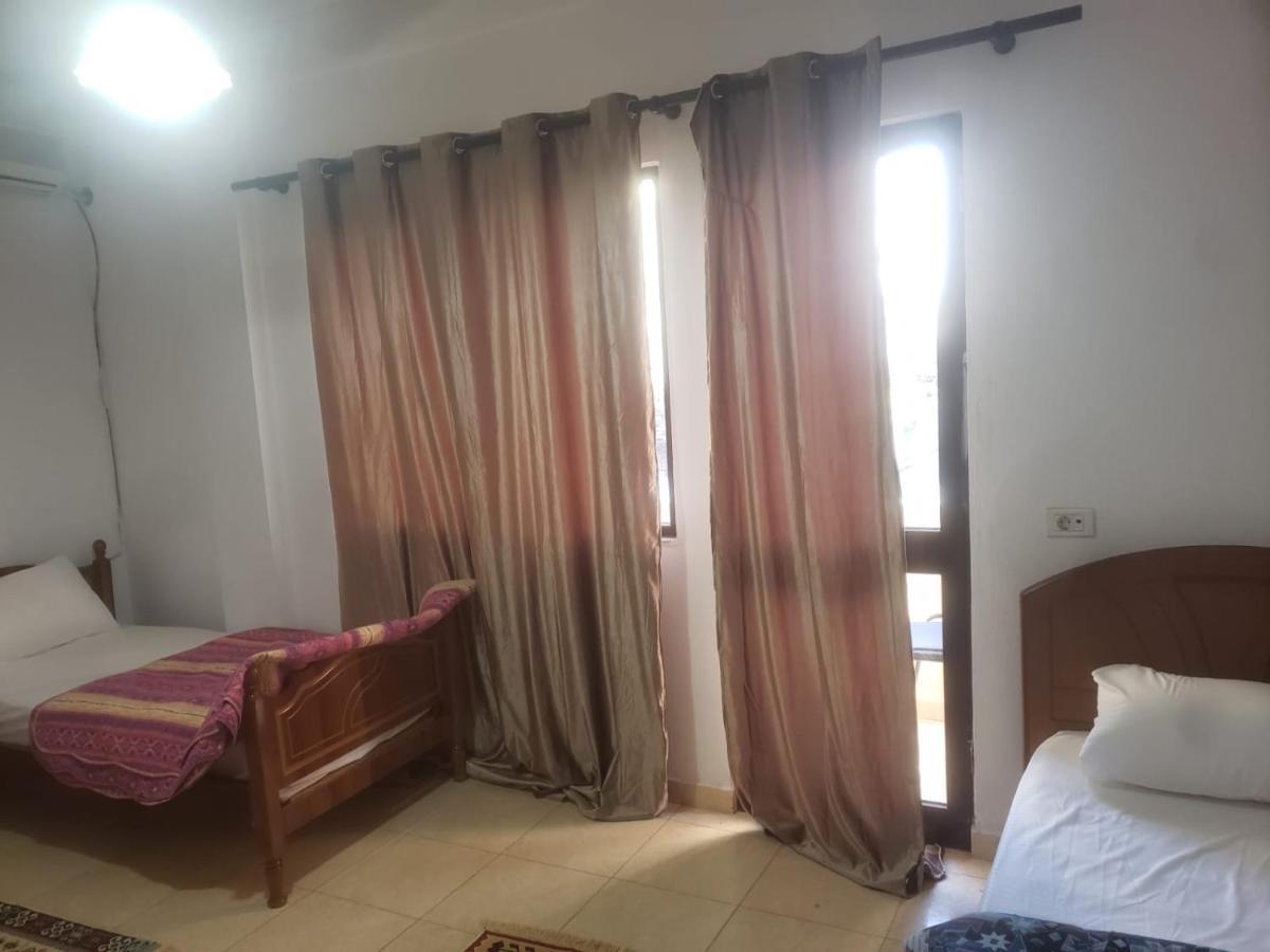 Hostel Split Rock 地拉那 外观 照片