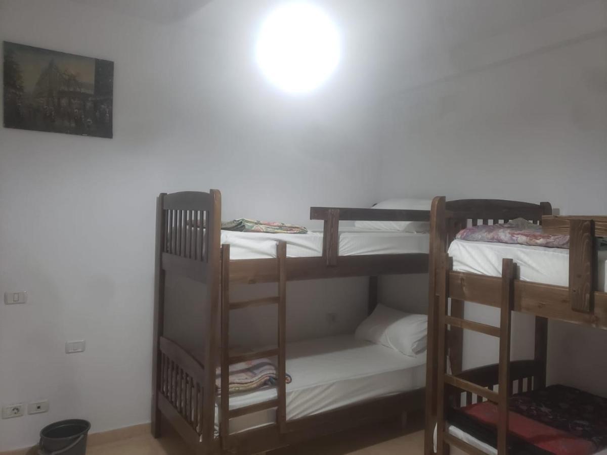 Hostel Split Rock 地拉那 外观 照片