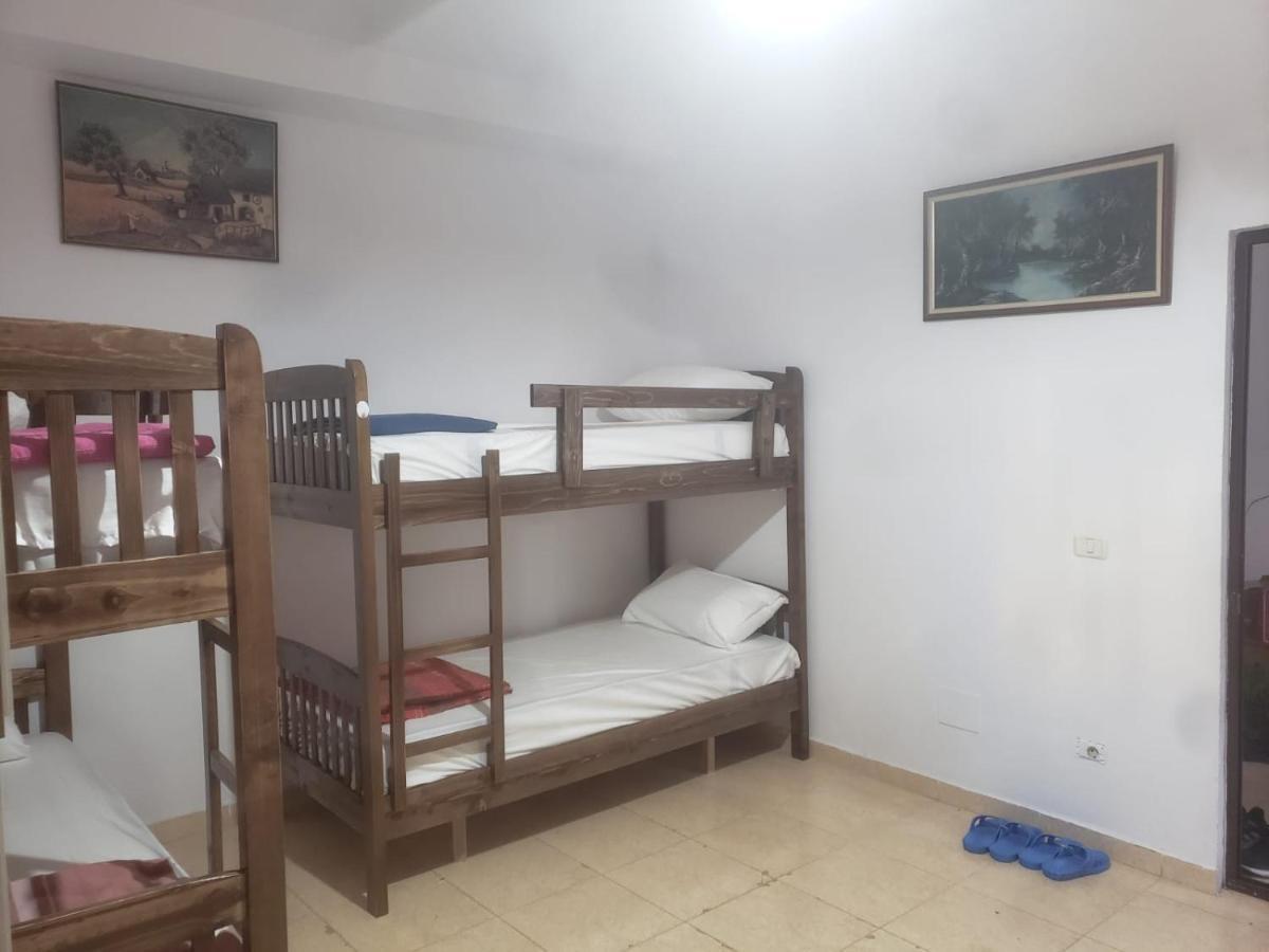 Hostel Split Rock 地拉那 外观 照片