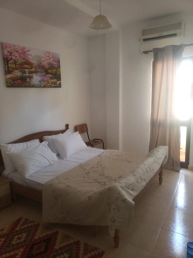 Hostel Split Rock 地拉那 外观 照片