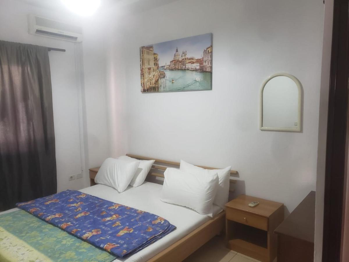 Hostel Split Rock 地拉那 外观 照片