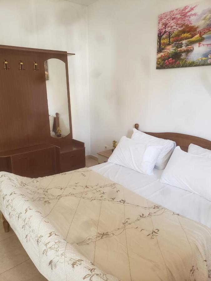 Hostel Split Rock 地拉那 外观 照片
