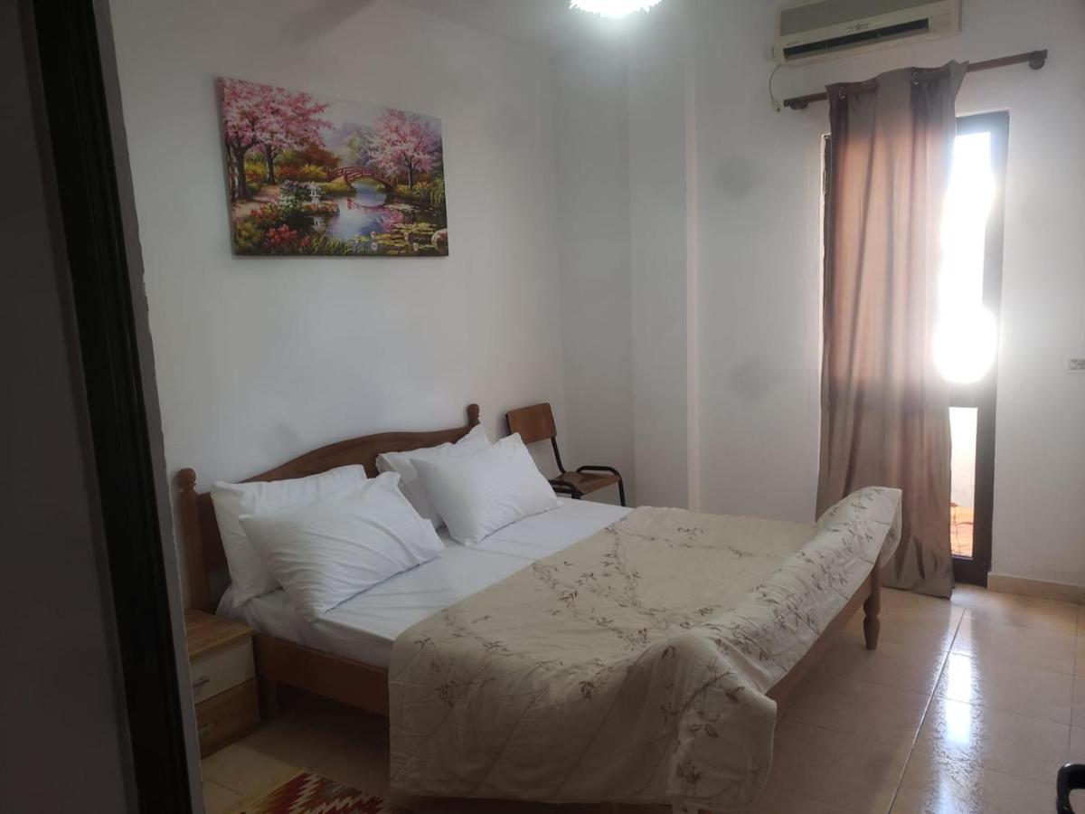 Hostel Split Rock 地拉那 外观 照片
