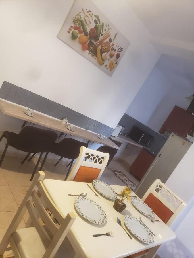 Hostel Split Rock 地拉那 外观 照片
