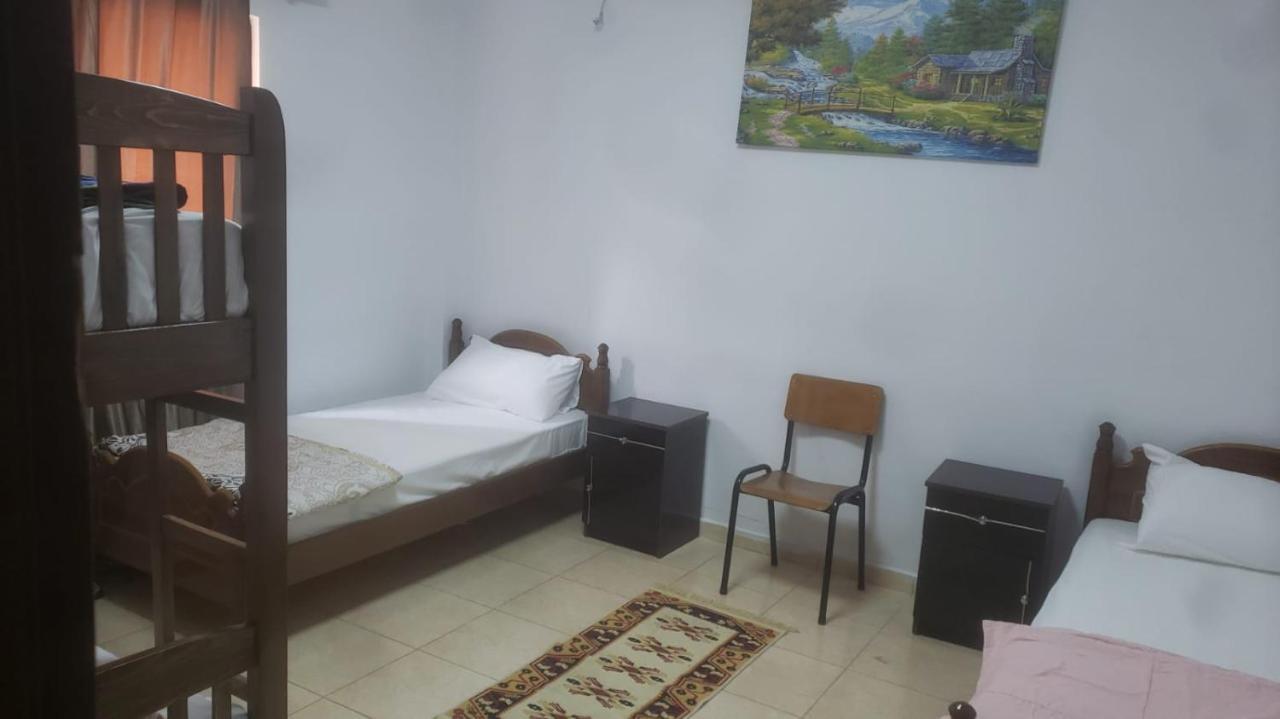 Hostel Split Rock 地拉那 外观 照片