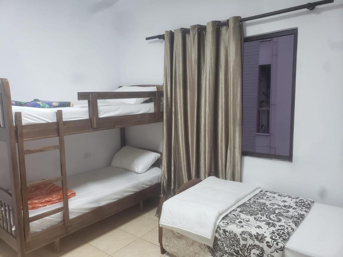 Hostel Split Rock 地拉那 外观 照片