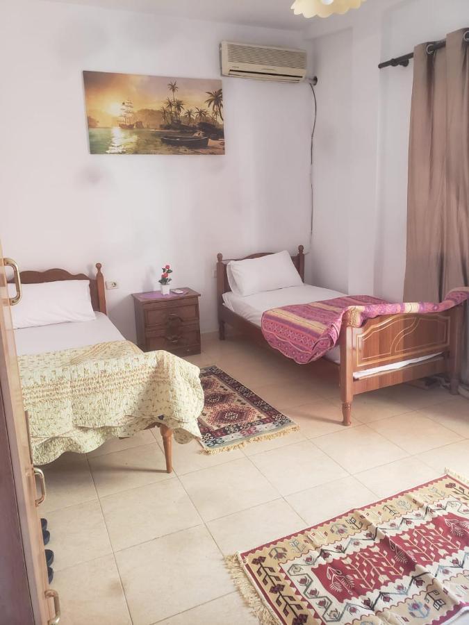 Hostel Split Rock 地拉那 外观 照片