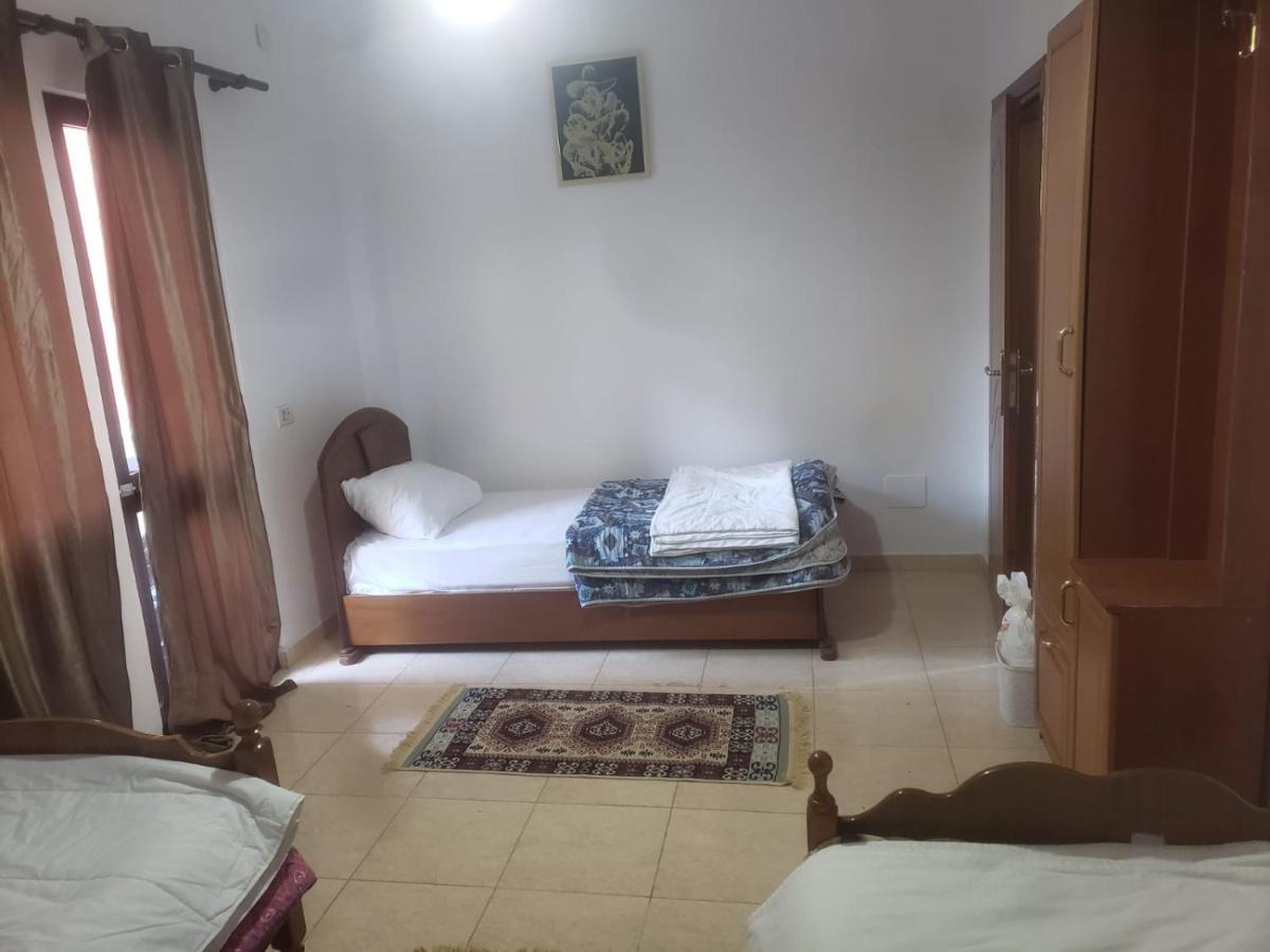 Hostel Split Rock 地拉那 外观 照片