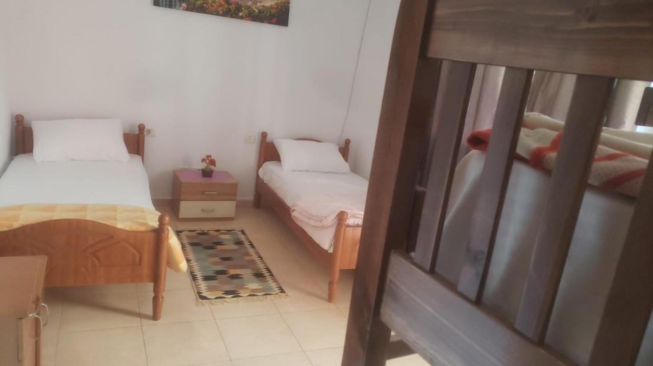 Hostel Split Rock 地拉那 外观 照片
